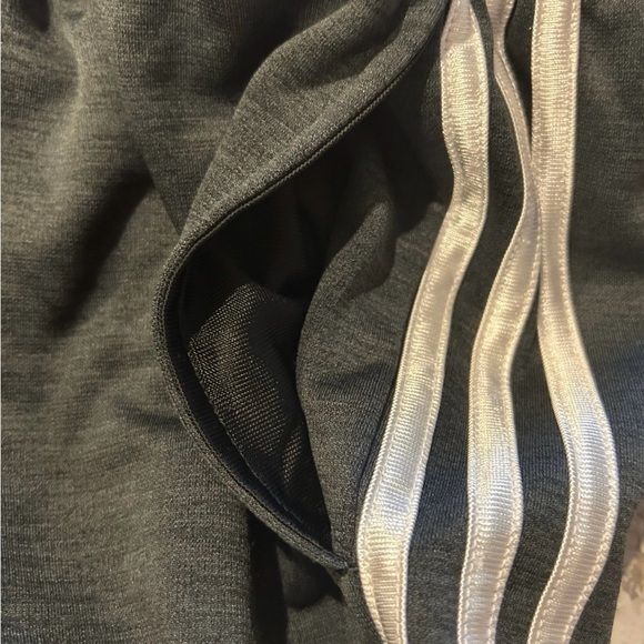 Adidas Youth Fleece Jogger Sweatpants 3 Stripes Gray Medium 10/12 - Picture 8 of 11